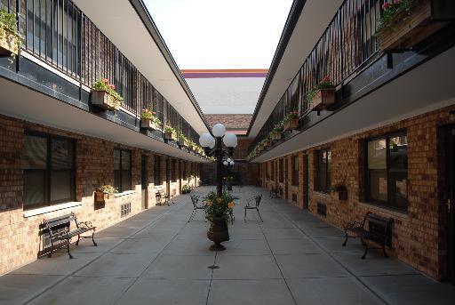 Foto del edificio - 163 W Division St