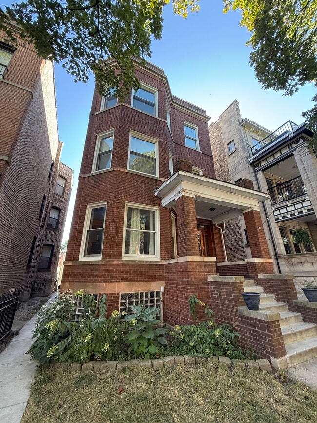 Building Photo - 1311 W Cornelia Ave