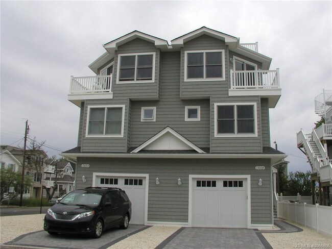 Building Photo - 1300 Beach Ave