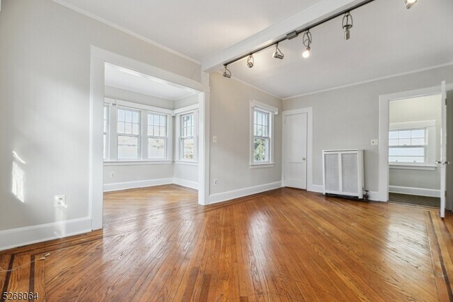 Building Photo - 40 Brookfield Rd