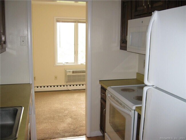 Foto del edificio - 136 Deer Hill Ave