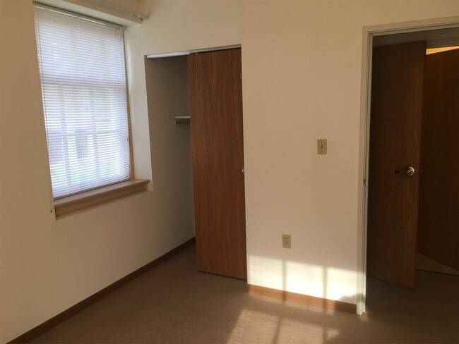 Building Photo - 407 S Blackhoof St