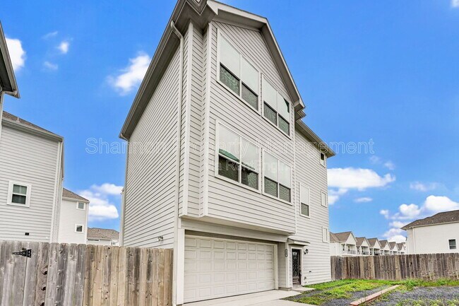 Foto del edificio - 705 Link Rd