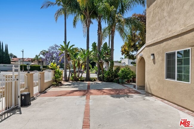 Building Photo - 2151 Glendon Ave