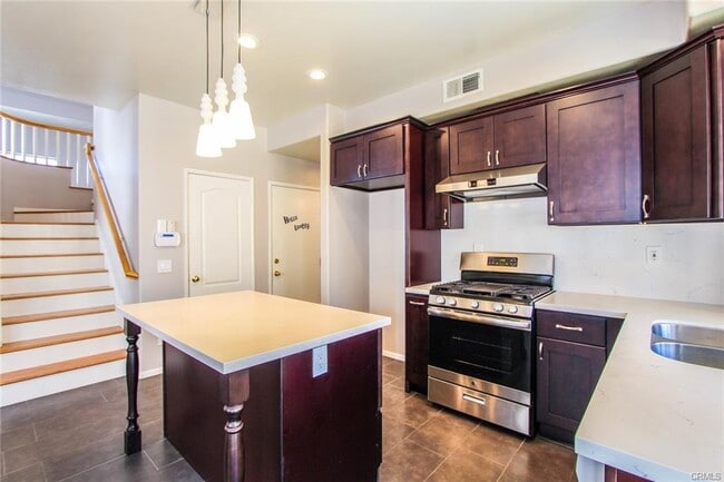 Building Photo - 655 Roscoe St