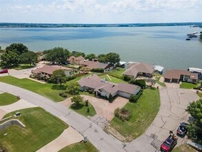 Building Photo - 4301 Crescent Dr