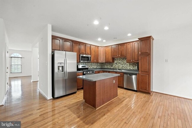 Building Photo - 25899 Kirkwood Square
