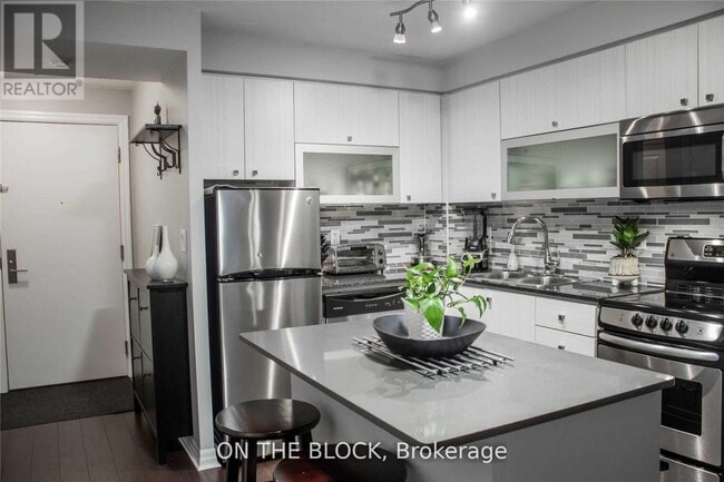 Photo du bâtiment - 2015-2015 Sheppard Ave E
