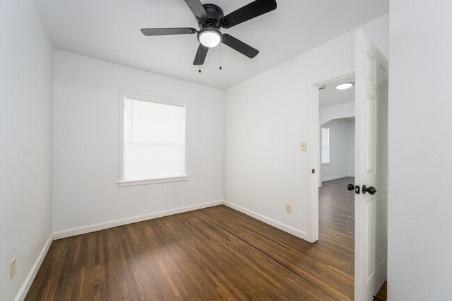Foto del edificio - 826 N Oliver St