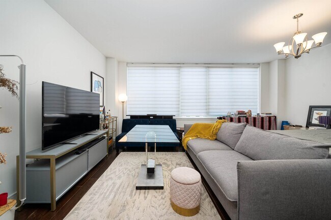 Foto del edificio - 1100 Maxwell Ln