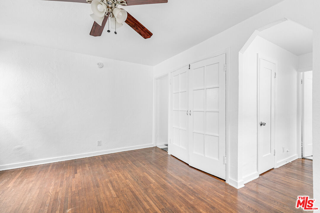 Foto principal - 5918 1/2 Willoughby Ave