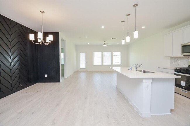 Building Photo - 31707 Hallington Hl Ln