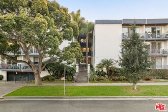 Building Photo - 900 Euclid St