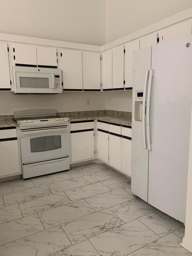 Foto del edificio - 4387 Woodstock Dr