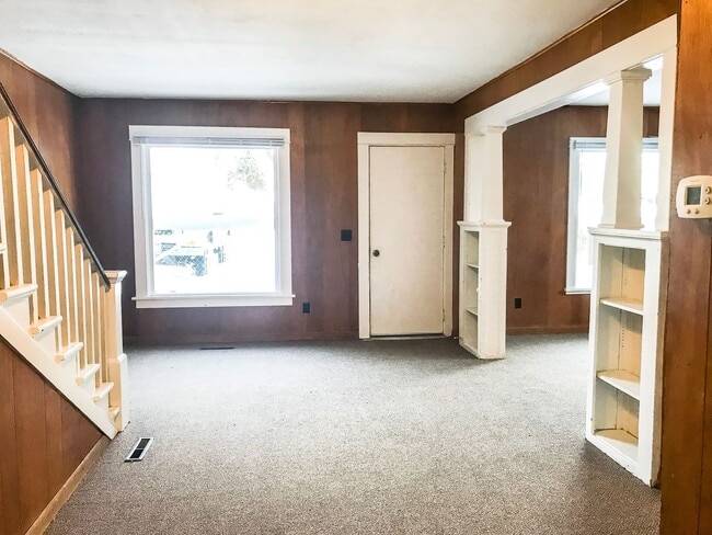 Building Photo - 917/ 917.5 West A St