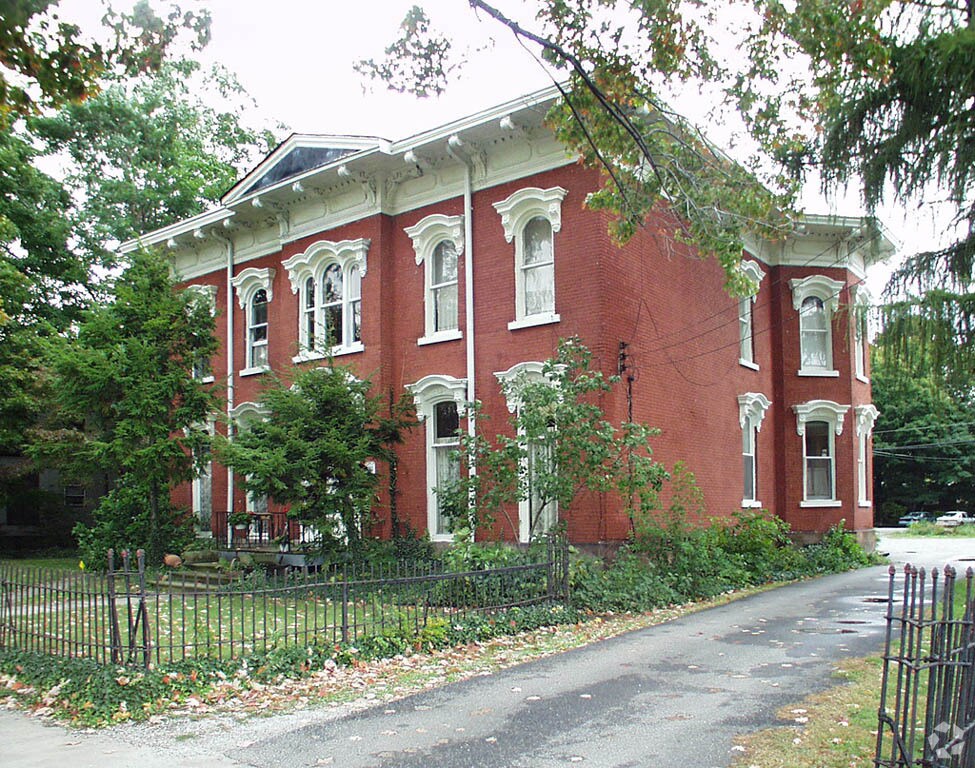 Primary Photo - 157 Mentor Ave