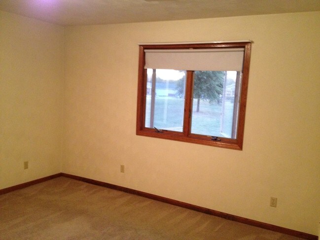 Building Photo - 603 N Pekin Ln
