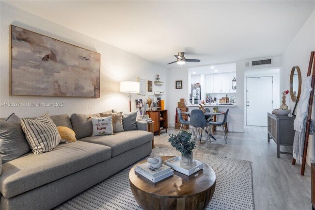 Foto del edificio - 10400 SW 108th Ave