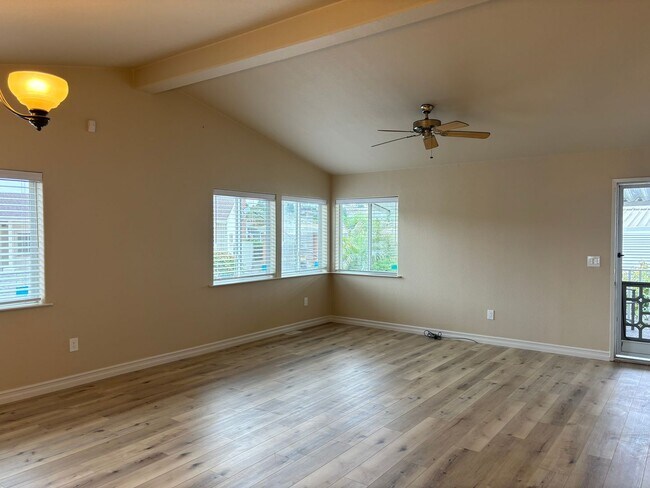 Building Photo - 55+ Mobile Home Community, 2 Bedroom