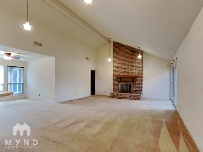 Foto del edificio - 7310 Treewater Dr