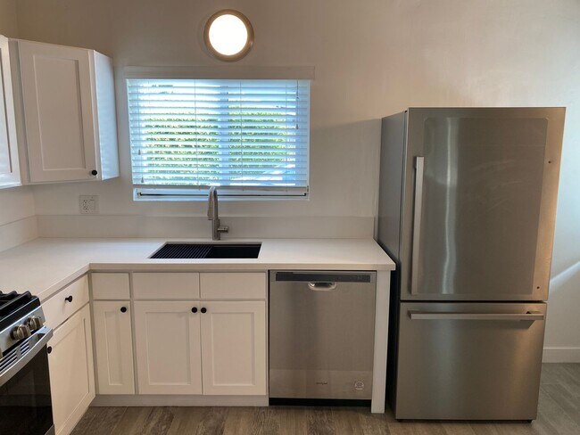 Foto del edificio - 2 Bedroom/1 Bathroom - Isla Vista