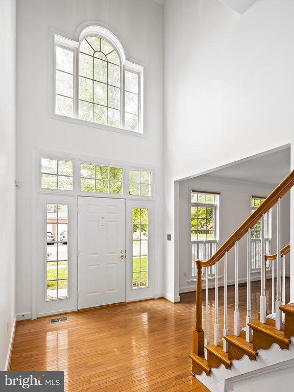 Building Photo - 8638 Wales Ct