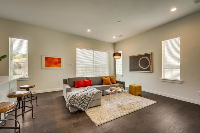 Building Photo - 5115 McKinney Ave