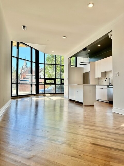 Foto del edificio - 1659 W Huron St