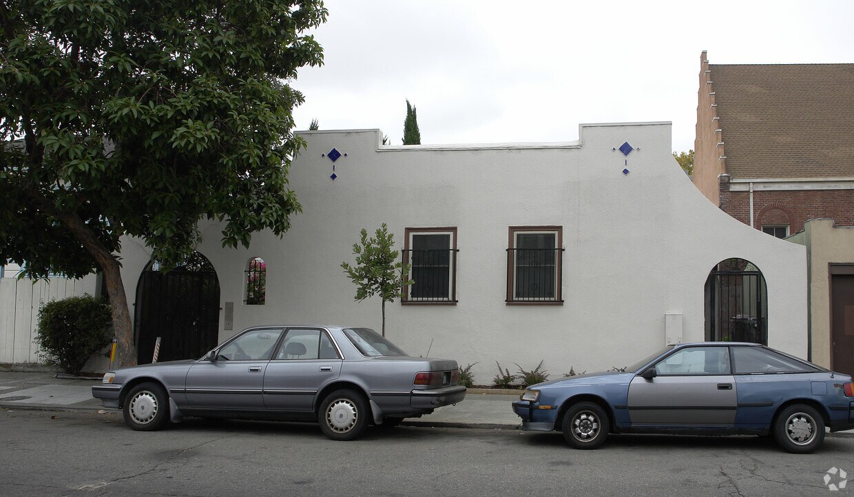 Primary Photo - 715-731 E 18th St