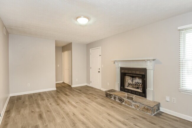 Foto del edificio - 4067 Keheley Glen Dr