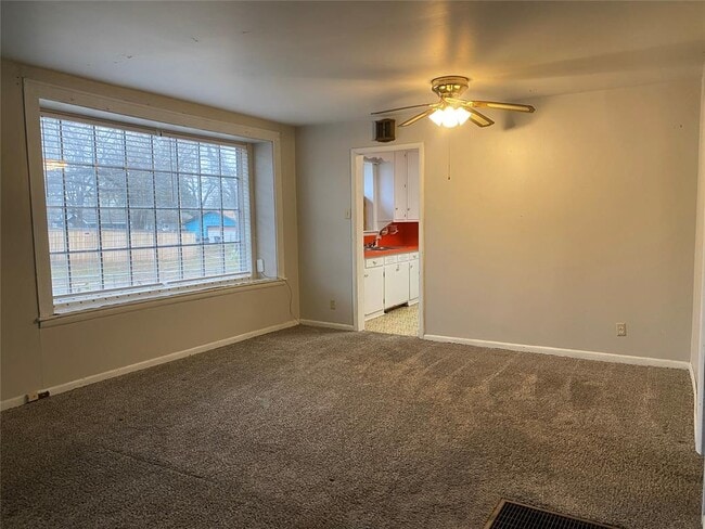 Building Photo - 221 N Pesotum Ave