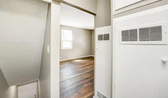 Foto del edificio - 366 Wrexham Ave