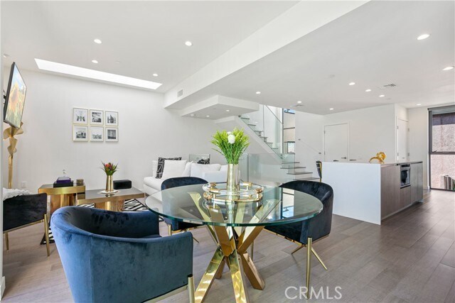 Foto del edificio - 823 N Fuller Ave