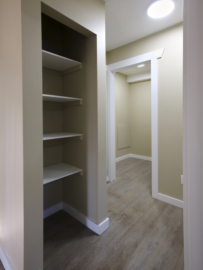 Building Photo - 1462 6th Ave