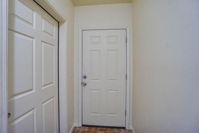 Foto del edificio - THREE BEDROOM TOWNHOUSE