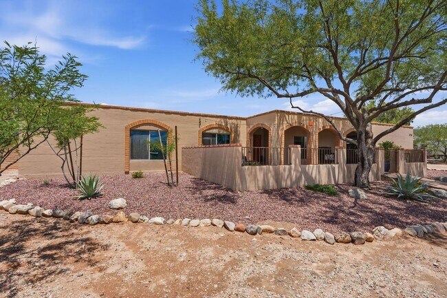 Foto del edificio - 4 Bedroom Home on 1 Acre Lot