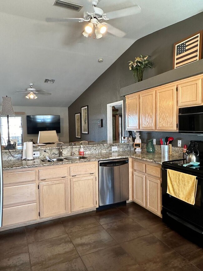 Foto del edificio - Available May through November 2026 Short term, Pool home, Furnished