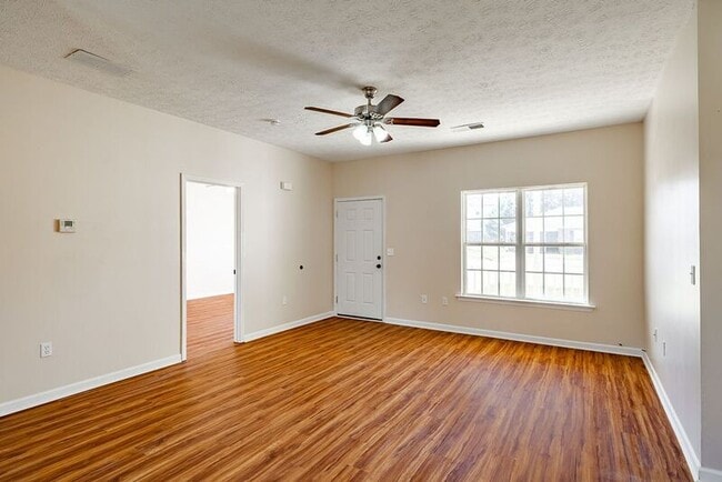 Photo - 507 Dove Way House