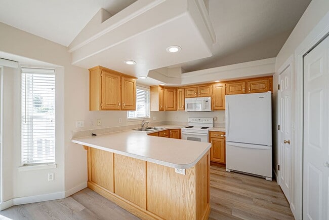 Building Photo - Single-Level 2 Bed / 2 Bath Ammon Home with Deck & Yard