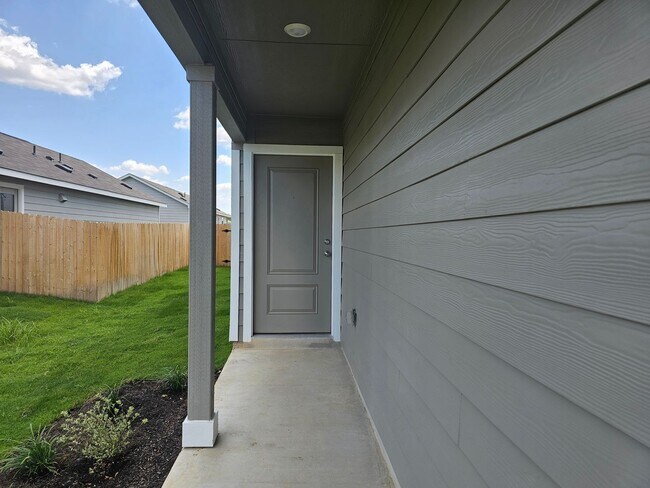 Building Photo - New 4 Bed / 2.5 Bath Home in Jarrell