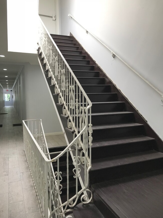 Foto del edificio - 542 N Alexandria Ave
