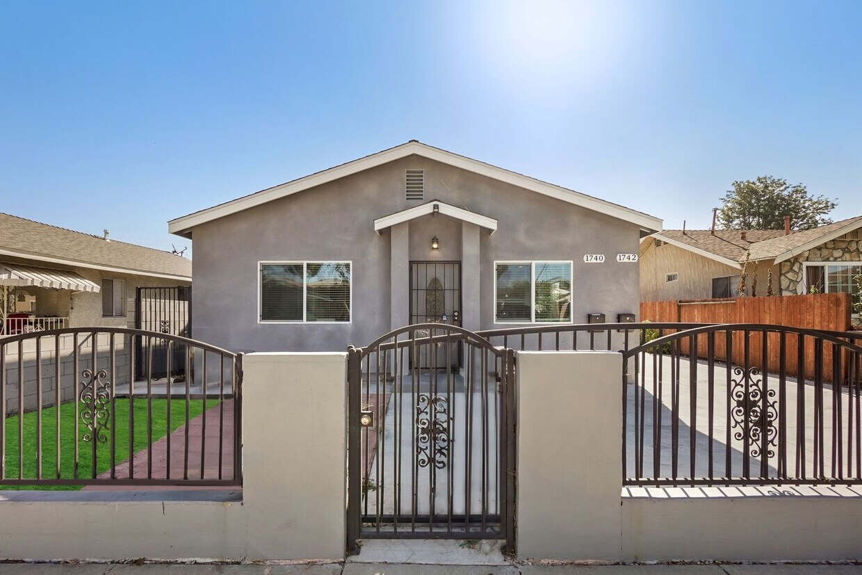 Foto principal - 1740-1742 Rose Ave Triplex