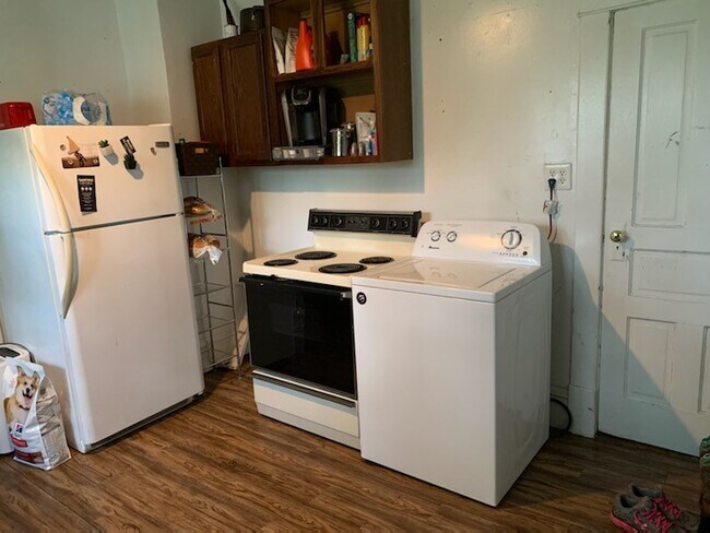 Kitchen - 305 4th St