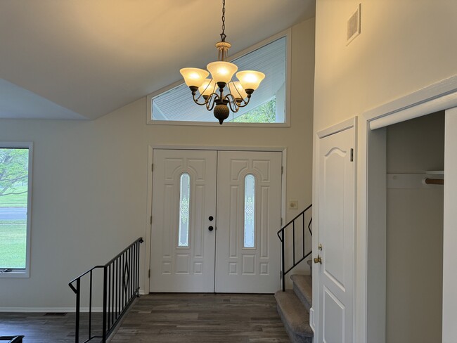 Foyer entrance - 160 Rockleigh Dr