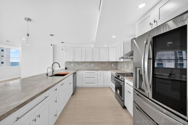 Building Photo - 209 N Fort Lauderdale Beach Blvd