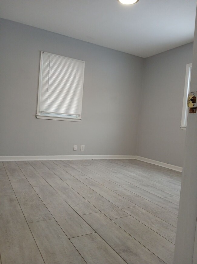 Foto del edificio - 2423 Rose Ave