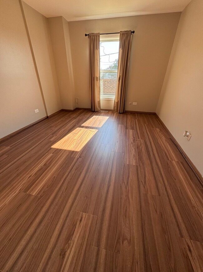 Foto del edificio - 539 N Lake St
