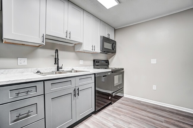 Building Photo - Poplar Ridge Apartments