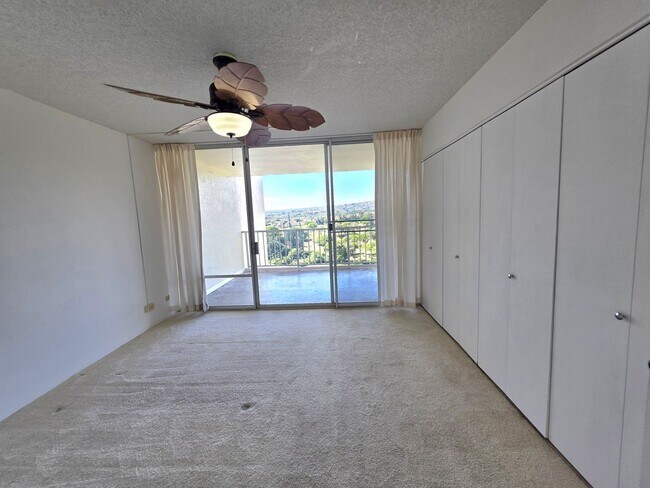 Foto del edificio - AVAILABLE NOW! 1 bed, 1 bath with 1 parking in Aiea
