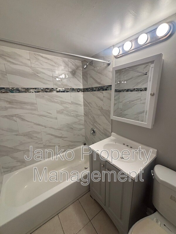 Foto del edificio - 3341 Commercial Ave